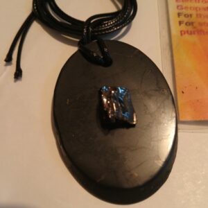 Pendentif shungite noire et élite