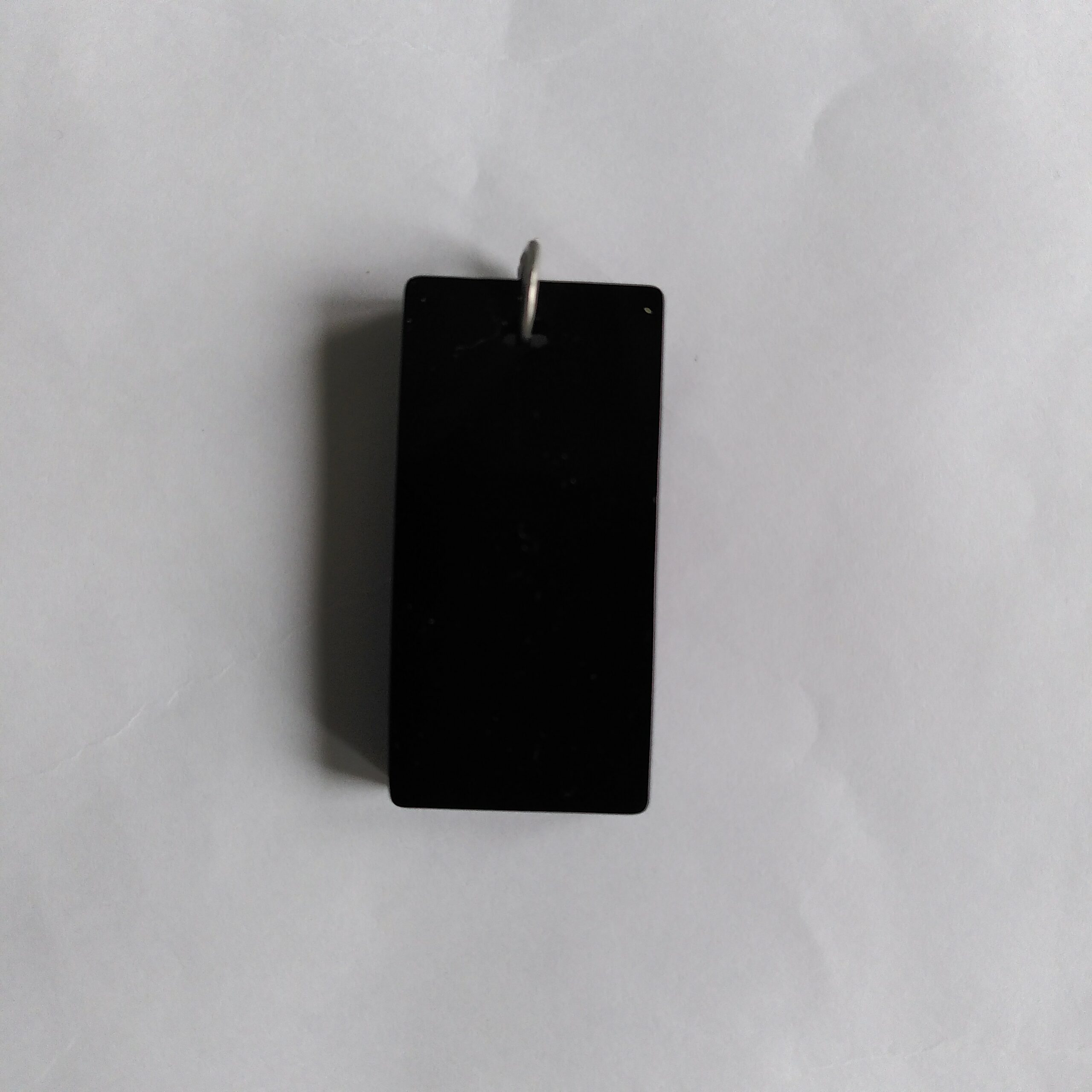Pendentif rectangulaire noir protection
