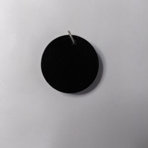 Pendentif noir rond protection