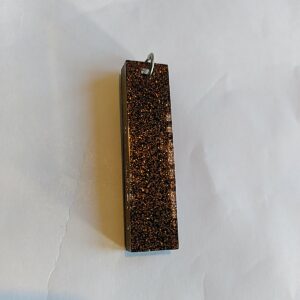pendentif amulette couleur bronze alignement